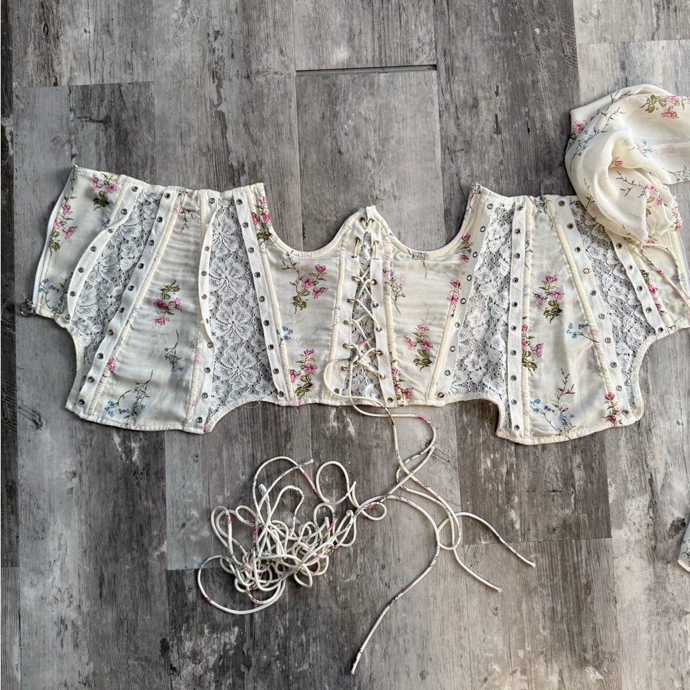 Floral Corset Dress - Picture 2 of 4